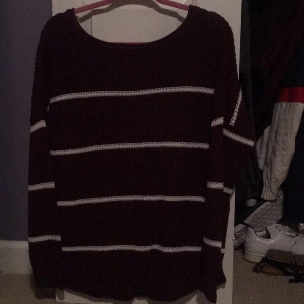 Maroon sweater - Picture 2 of 2
